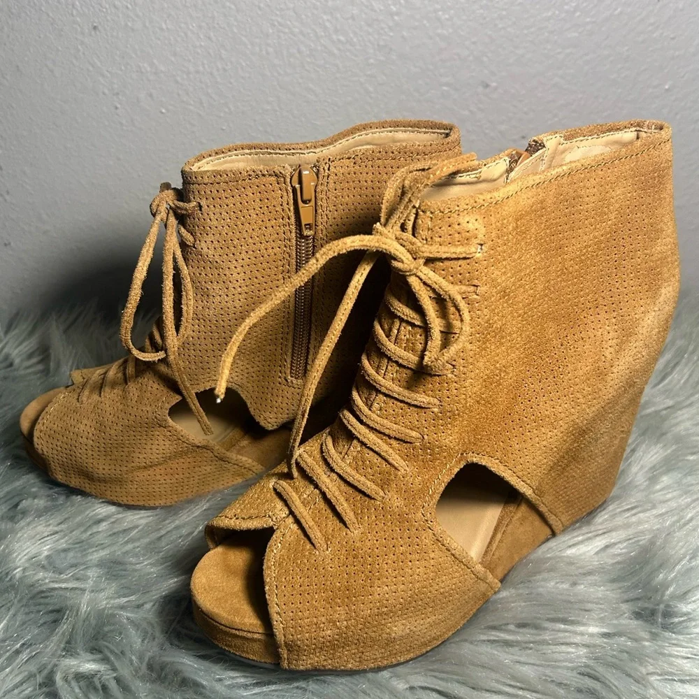 Jeffrey Campbell Mary Roks Perforated Suede Wedge Peep Toe Booties Tan Sz 9